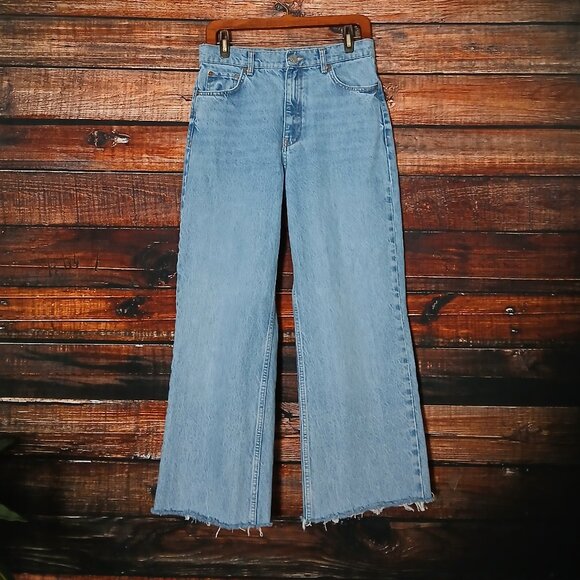Zara Jeans Size 8 High Rise Wide Leg Crop Raw Hem Blue Denim - Picture 2 of 7